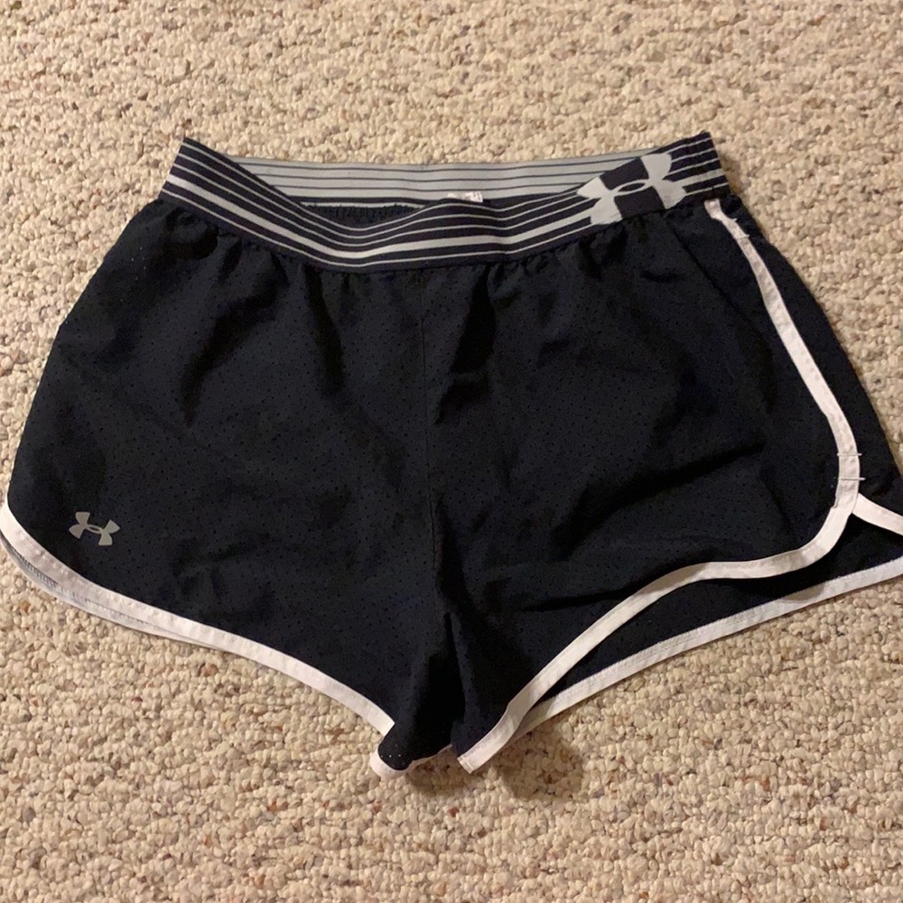Black athletic under armour gym shorts!
